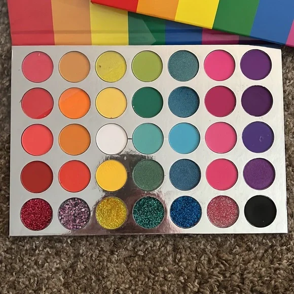 Brand new eyeshadow pallet - Picture 3 of 5